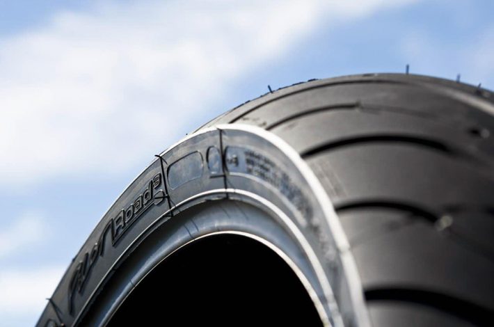 ¿Caducan los neumáticos de moto? Mitos y verdades descubiertas por Anoia Motos en Igualada