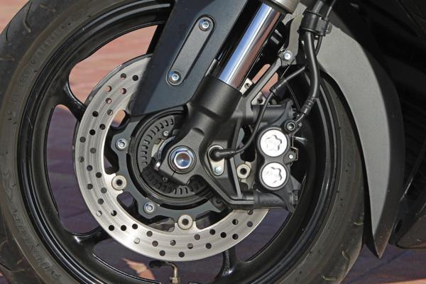 Frenos de moto o scooter: cómo funcionan y cómo debes realizar su mantenimiento